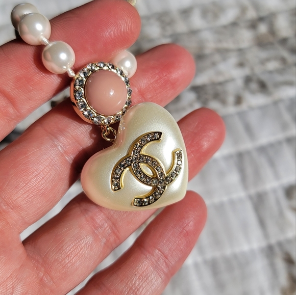 CHANEL Pearl rhinestone heart necklace ♥️ - Picture 3 of 8